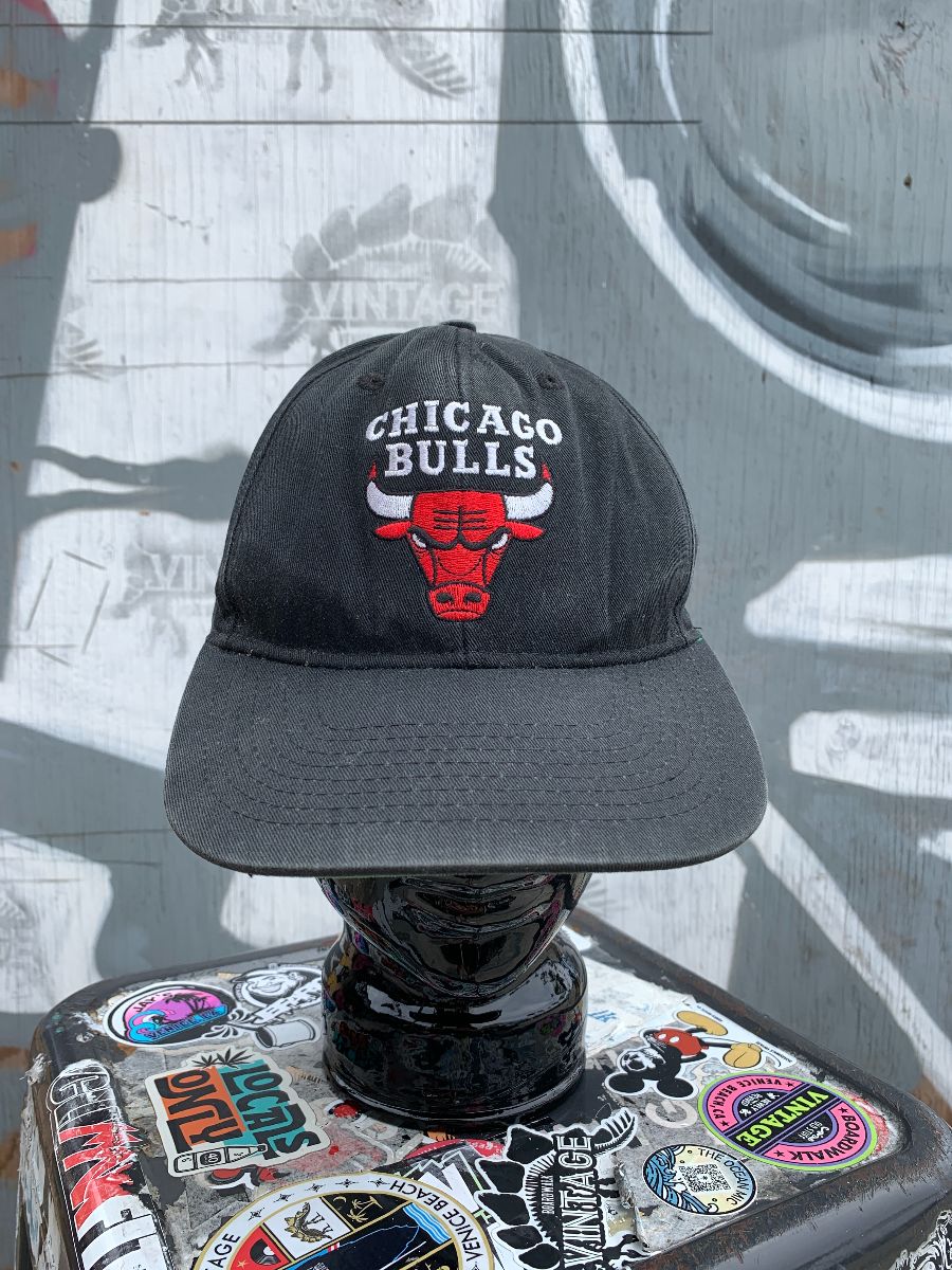product details: AS-IS CHICAGO BULLS EMBROIDERED SNAPBACK HAT photo