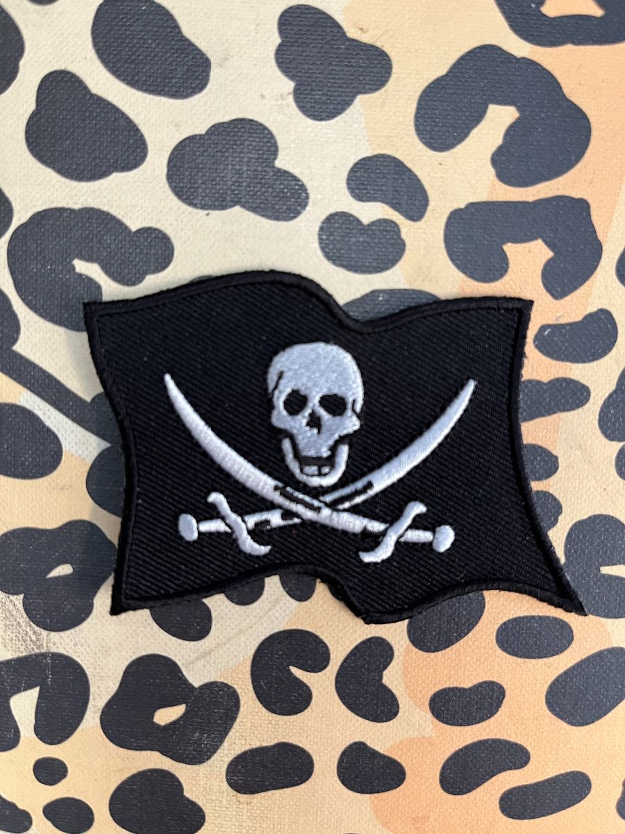 product details: SKULL AND CROSSBONES PIRATE FLAG EMBROIDERED PATCH photo