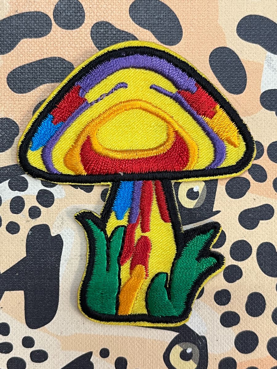 product details: SINGLE PSYCHEDELIC MUSHROOM EMBROIDERED PATCH photo