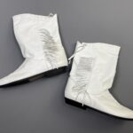 AMAZING! MINT CONDITION! WHITE LEATHER FRINGE PIXIE BOOTS