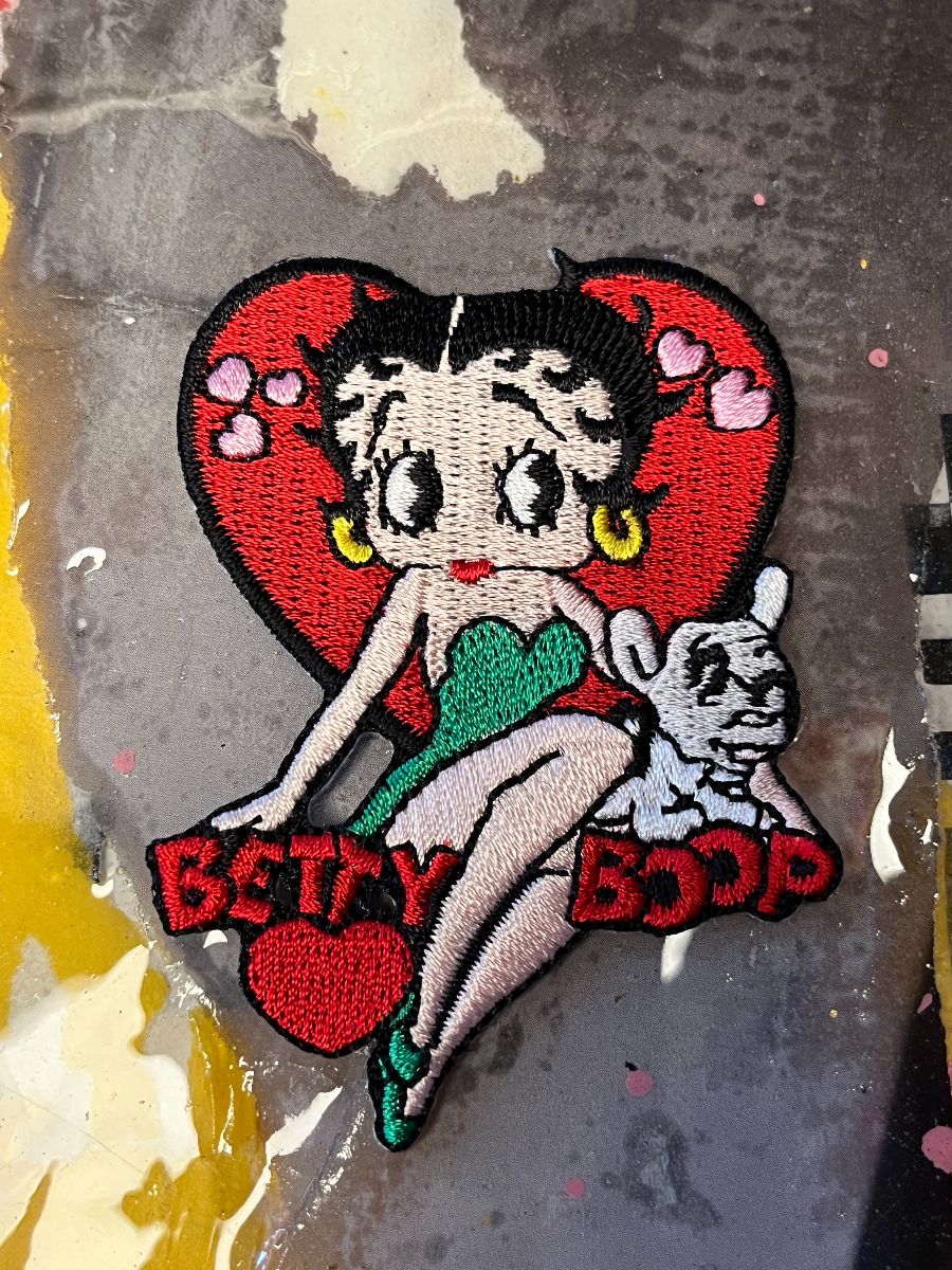 product details: BETTY BOOP HEART EMBROIDERED PATCH photo