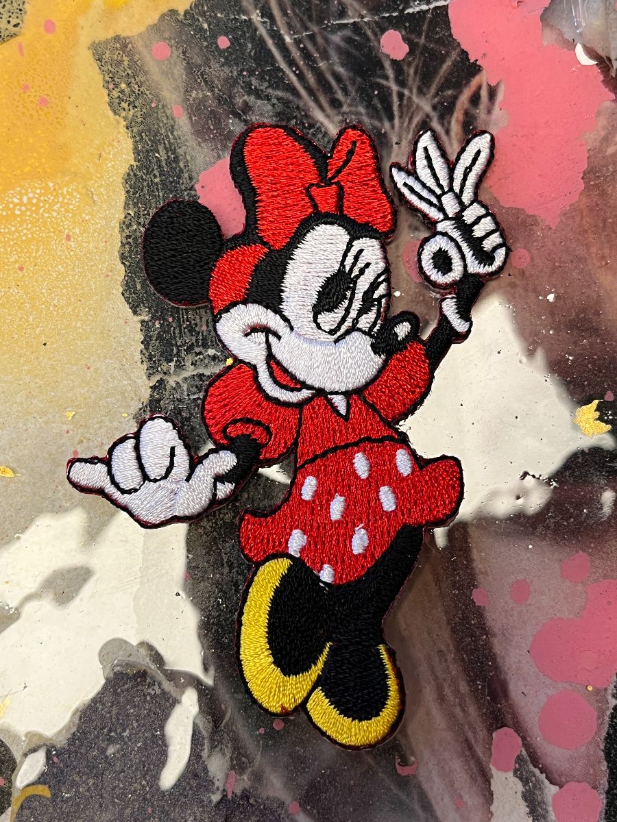 product details: MINNIE MOUSE EMBROIDERED PATCH photo