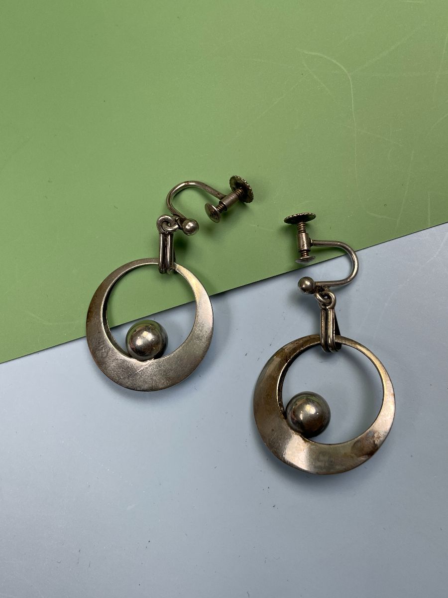 product details: MODERNIST SILVER CIRCLE & SPHERE SCREW POST EARRING *SIGNED N.E. FROM DENMARK photo