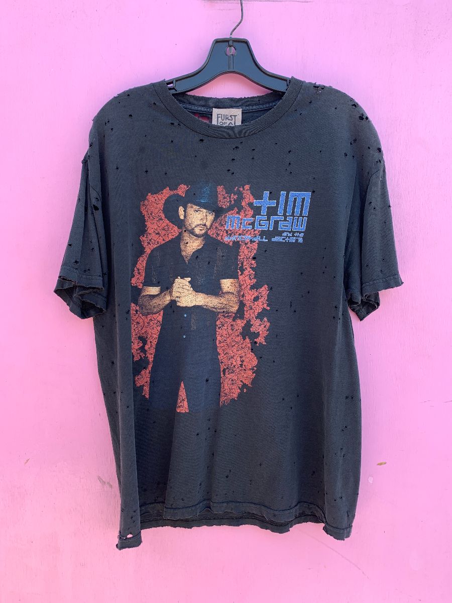 product details: TIM MCGRAW & DANCEHALL DOCTORS COUNTRY MUSIC BAND T-SHIRT photo