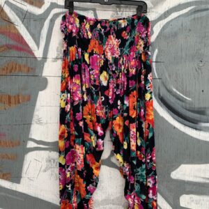 Photo detail:VIBRANT FLORAL PRINT ELASTIC WAIST & CUFFS RAYON HAREM PANTS