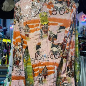 BY MARTINI DEADSTOCK NWT 1970S STREET MUSICIAN PRINT LONG SLEEVE BUTTON UP POLYESTER SHIRT in PINK