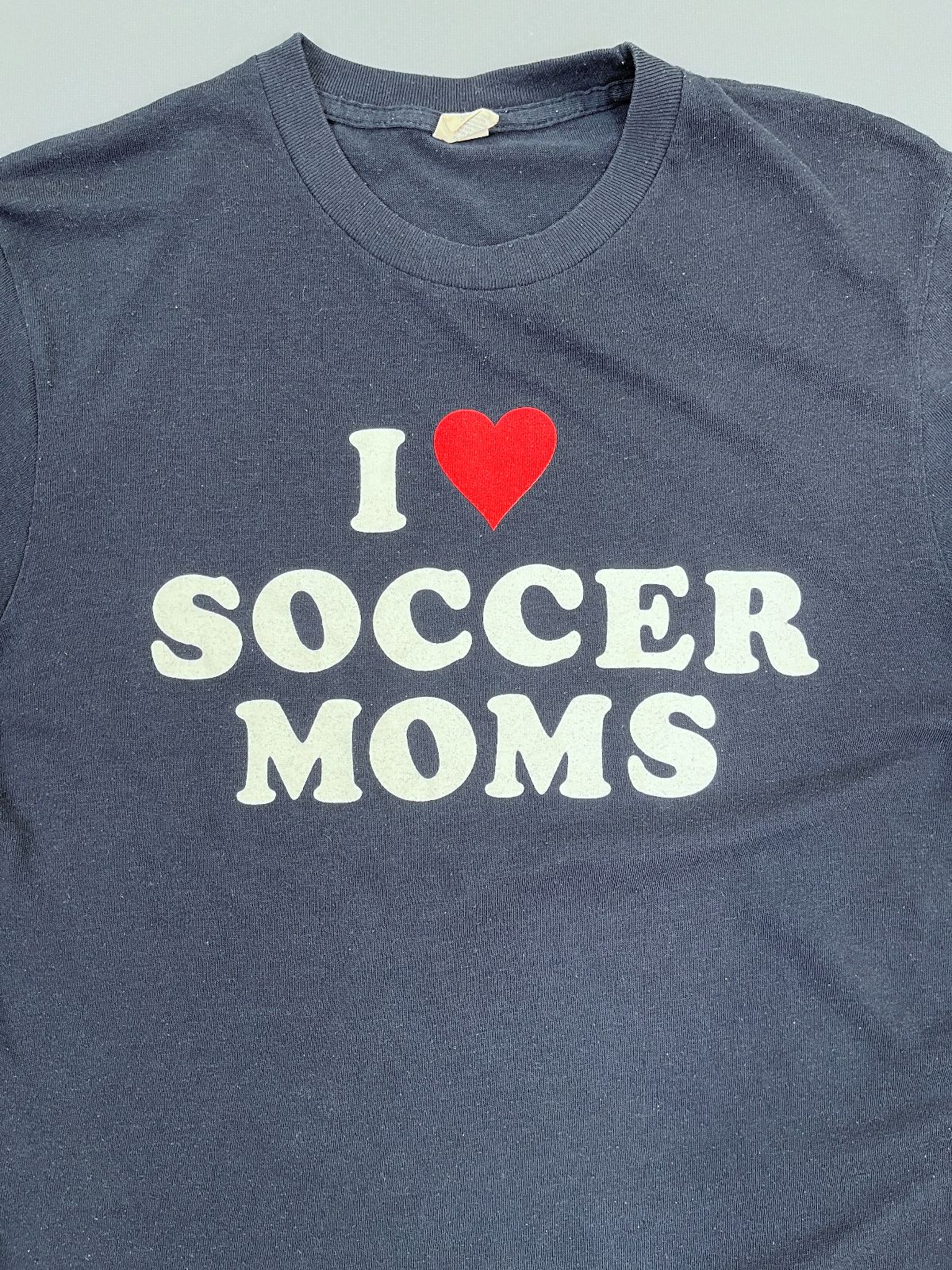 as-is* Early Y2k Hollister I Love Soccer Moms Single Stitch T