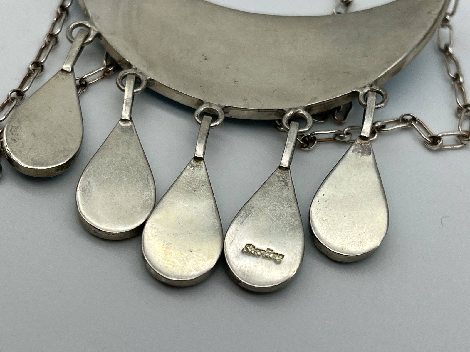 *SIGNED* ZUNI MODERNIST TURQUOISE MICRO INLAY NECKLACE, HANGING TEAR DROP PENDANTS