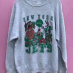 AS-IS NFL NEW YORK JETS LOONEY TUNES SQUAD GRAPHIC PULLOVER SWEATSHIRT