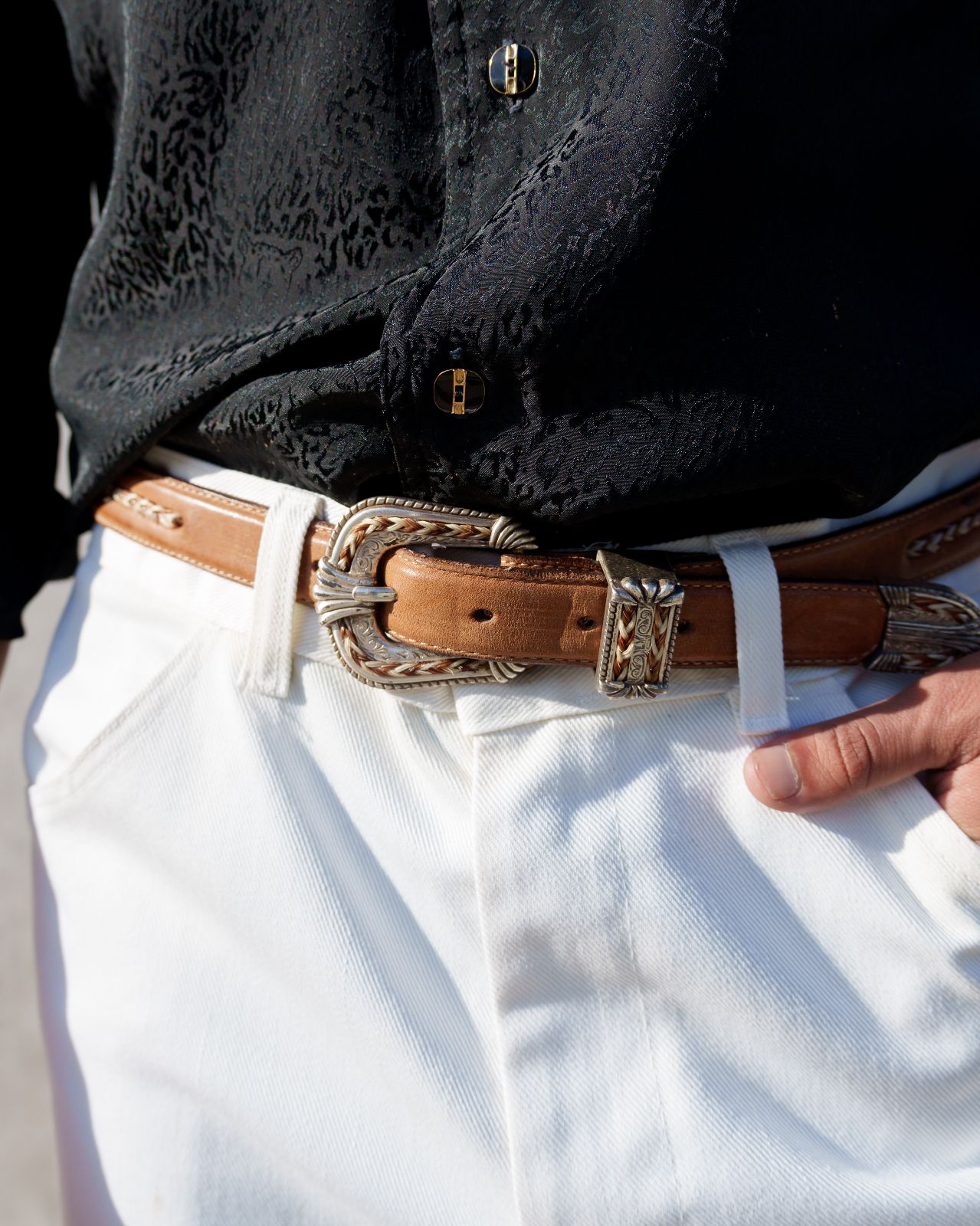 product details: 1990S NARROW CUT LEATHER WESTERN BELT ORNATE HARDWARE BRAIDED HORSE HAIR DETAIL photo