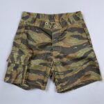 *AS-IS* THE SPORTSMAN TIGER CAMOUFLAGE SHORTS SELVEDGE DETAIL