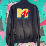 *AS-IS* 1980S EMBROIDERED MTV ACETATE SATIN FULLY LINED SNAP BUTTON JACKET