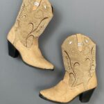 1980S SILVER STUDDED WESTERN STYLE SHORT HEELED COWBOY BOOTS