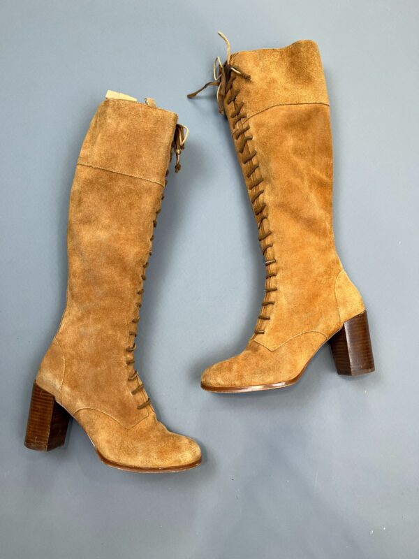 1990S DOES 1970S TALL LACE UP SUEDE KNEE HIGH BOOTS CHUNKY STACKED HEEL