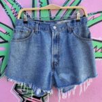 *AS-IS* MEDIUM WASH LEVIS 505 CUT OFF DENIM SHORTS