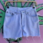 LIGHT WASH DENIM CUT OFF DENIM SHORTS WHITE WASH