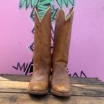 CUTE! STACKED HEEL ROUND TOE COWBOY BOOTS EMBROIDERY & PIPING