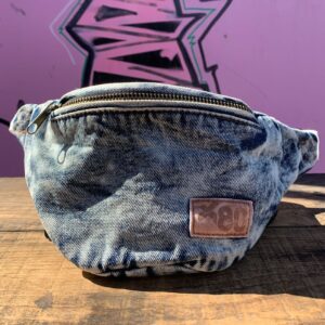 Photo detail:*AS-IS* CUTE LITTLE ACID-WASH FANNY PACK