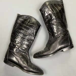 Photo detail:MADE IN ITALY 1990S CROC EMBOSSED LEATHER POINTED TOE EQUESTRIAN STYLE RIDING BOOTS