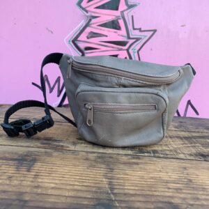 Photo detail:1990S GREY LEATHER FANNY PACK