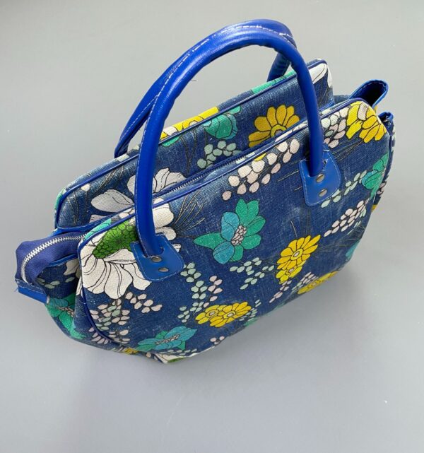 ADORABLE 1960S FLOWER PRINTED DOUBLE HANDLE BOWLING BAG