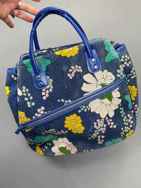 ADORABLE 1960S FLOWER PRINTED DOUBLE HANDLE BOWLING BAG