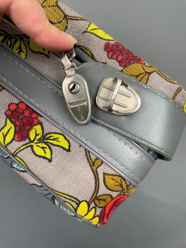 SO CUTE! RETRO 1960S-70S MINI FLORAL PRINT TRAVEL SUITCASE