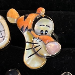 Photo detail:ZUNI TOON DISNEY TIGGER 925 STERLING SILVER RING INLAY STONES, SPINY OYSTER, ONYX, MOTHER OF PEARL