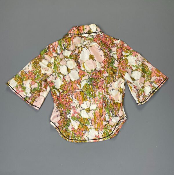 CUTE! 1960S WATERCOLOR PRINT CHINOISERIE TOP PETER PAN COLLAR