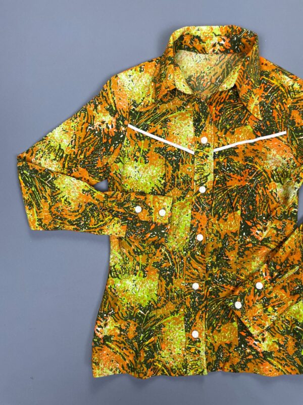 AMAZING! BRIGHT! 1960S-70S PSYCHEDELIC LONG SLEEVE BUTTON DOWN WESTERN BLOUSE FLOWER BUTTONS