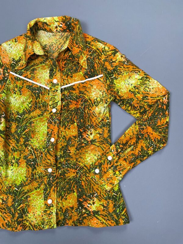 AMAZING! BRIGHT! 1960S-70S PSYCHEDELIC LONG SLEEVE BUTTON DOWN WESTERN BLOUSE FLOWER BUTTONS