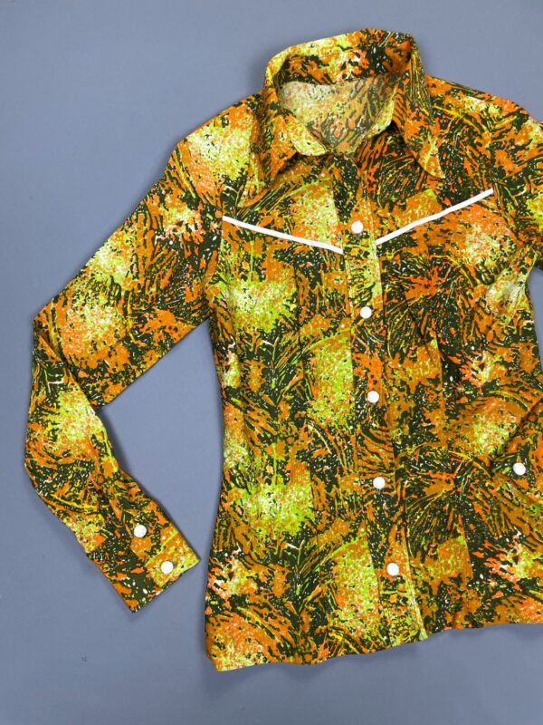 AMAZING! BRIGHT! 1960S-70S PSYCHEDELIC LONG SLEEVE BUTTON DOWN WESTERN BLOUSE FLOWER BUTTONS