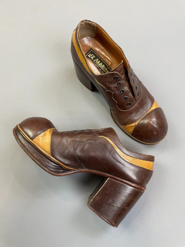 WOW! 1970S TWO TONE ROUND TOE OXFORD MEGA PLATFORM SHOES CUT OUT DETAIL - MADE IN SPAIN