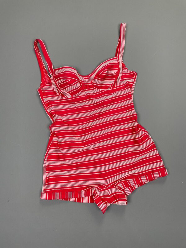 ADORABLE! 1960S HORIZONTAL STRIPE BOY SHORT ONE PIECE SWIMSUIT WIRE CUPS