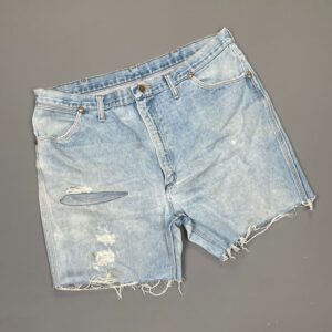 Photo detail:RAD! VINTAGE GRUNGY COMPLETELY THRASHED & DISTRESSED BAGGY WRANGLER LIGHT WASH DENIM SHORTS