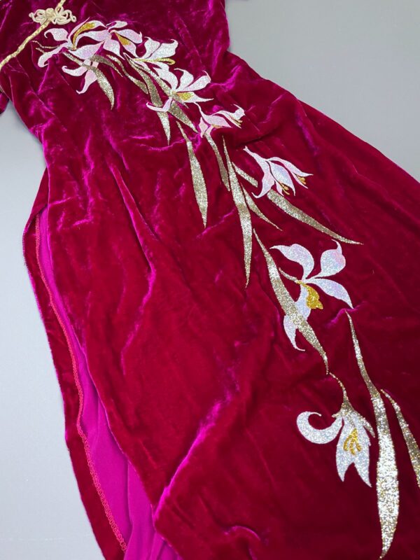 INSANE!!! 1970S PLUSH MAGENTA VELVET CHINOISERIE DRESS GLITTER FLORAL DESIGN & GOLD PIPING