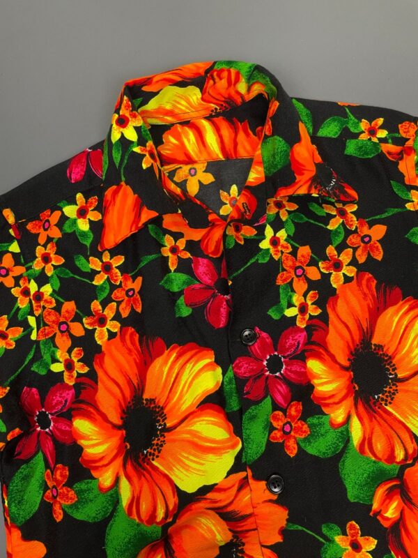 WOW! BRIGHT! 1960S-70S NEON PSYCH FLOWER LONG SLEEVE BUTTON DOWN BARKCLOTH SHIRT