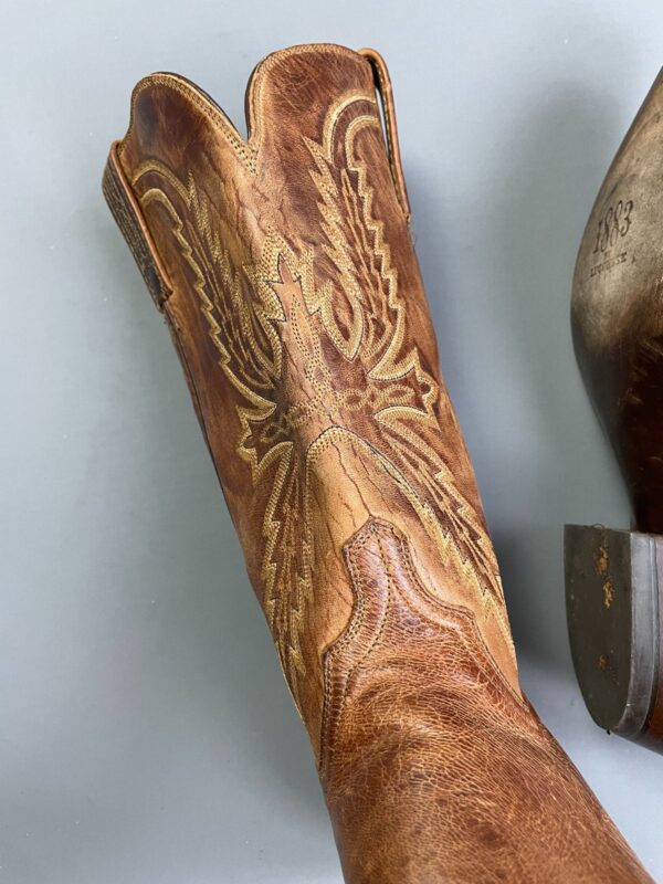 1883 GORGEOUS BUTTER SOFT PERFECTLY DISTRESSED & BROKEN-IN COWBOY BOOTS WITH DECORATIVE STITCHING