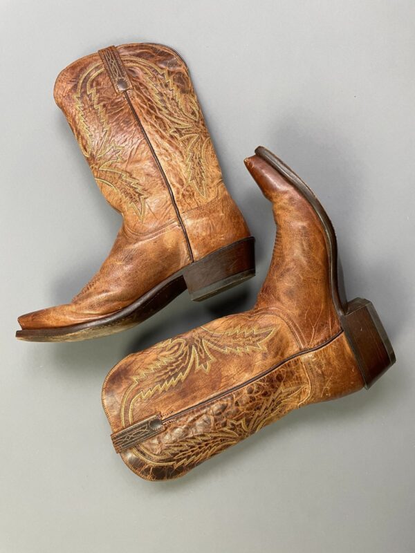 1883 GORGEOUS BUTTER SOFT PERFECTLY DISTRESSED & BROKEN-IN COWBOY BOOTS WITH DECORATIVE STITCHING