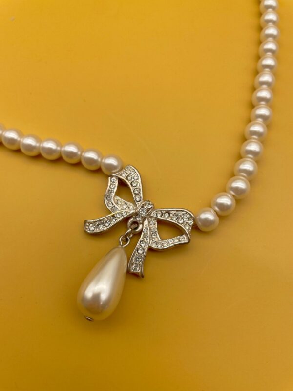 ADORABLE! PEARL & RHINESTONE BOW NECKLACE TEARDROP