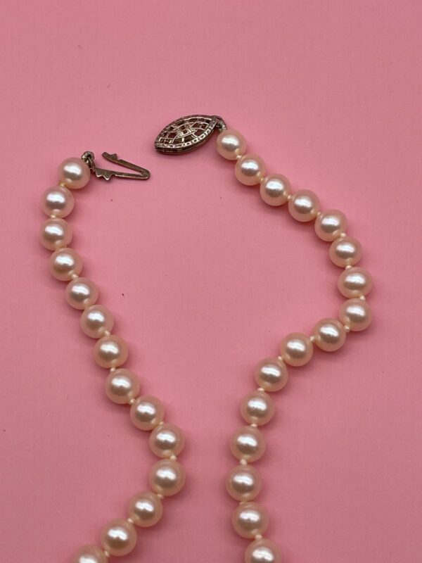 DAINTY NATURAL PEARL NECKLACE 925 SILVER FILIGREE CLASP HAND KNOTTED