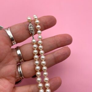 Photo detail:DAINTY NATURAL PEARL NECKLACE 925 SILVER FILIGREE CLASP HAND KNOTTED