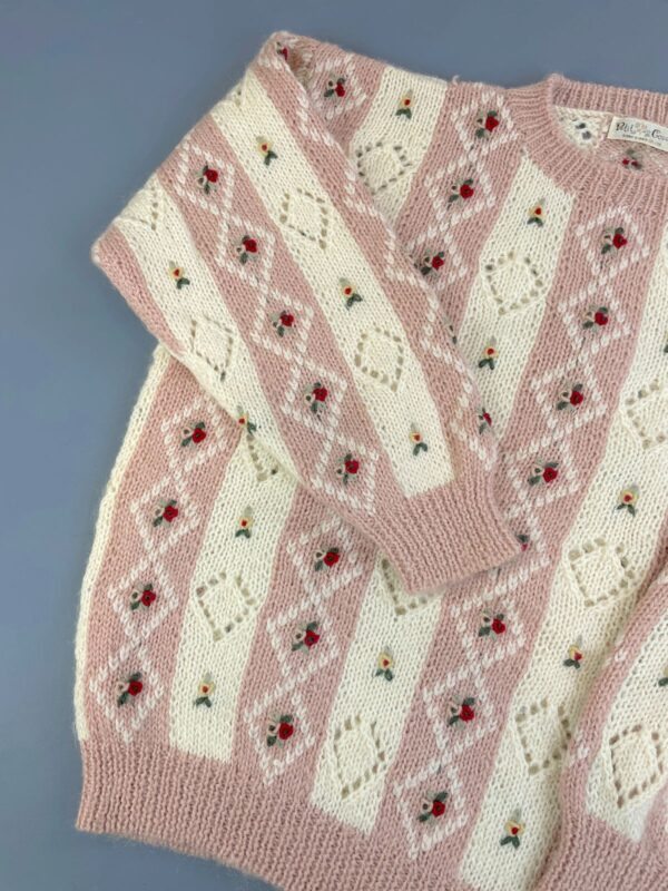 SO SWEET!!!! 1980S PASTEL WOOL & MOHAIR PERFORATED CHUNKY KNIT FLOWER DESIGN SWEATER