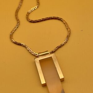 Photo detail:RETRO GOLD ENCASED ACRYLIC SLAB PENDANT NECKLACE, CHIZELED CHAIN LINK