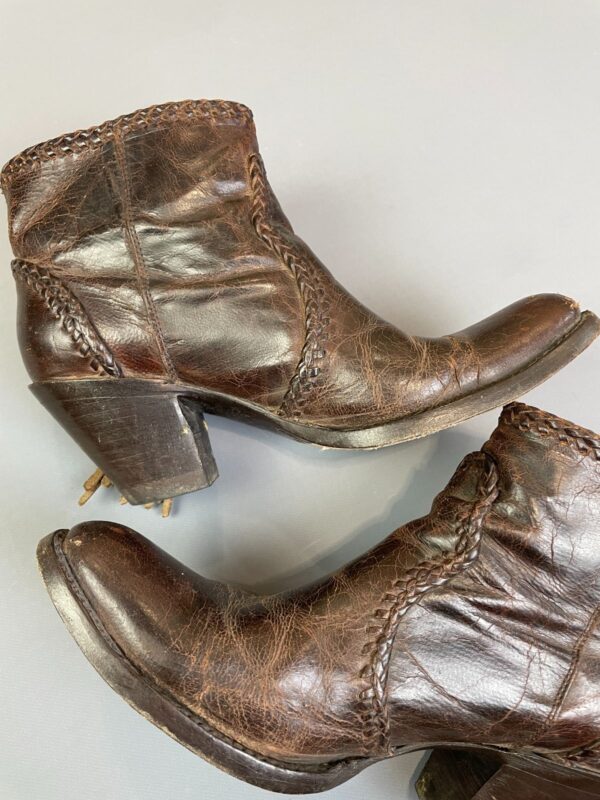 *AS-IS* PERFECTLY DISTRESSED WHIPSTITCHED LEATHER HEELED BOOTIES, MADE IN MEXICO