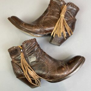 Photo detail:*AS-IS* PERFECTLY DISTRESSED WHIPSTITCHED LEATHER HEELED BOOTIES, MADE IN MEXICO