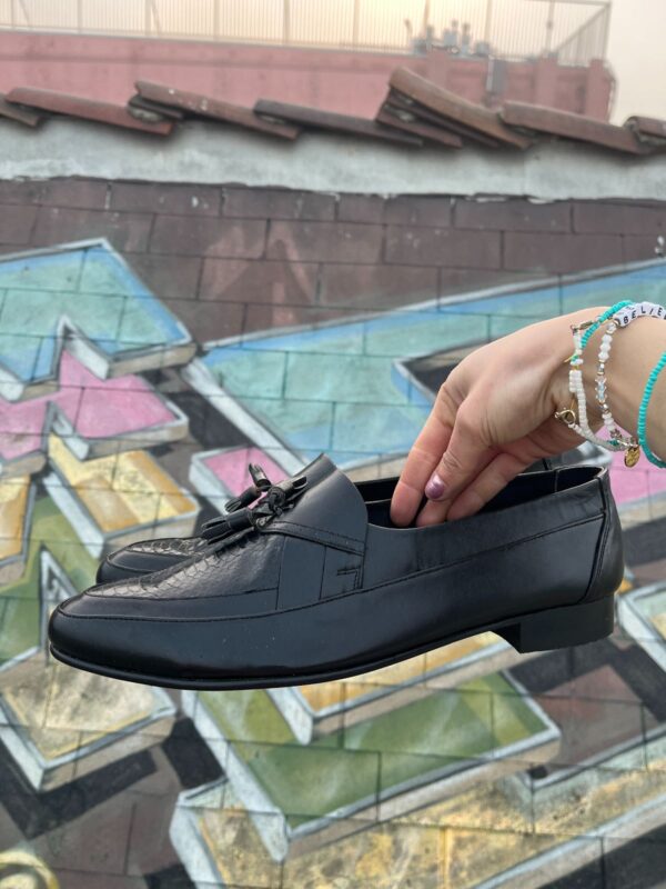 LEATHER SNAKESKIN PANEL TASSEL LOAFER