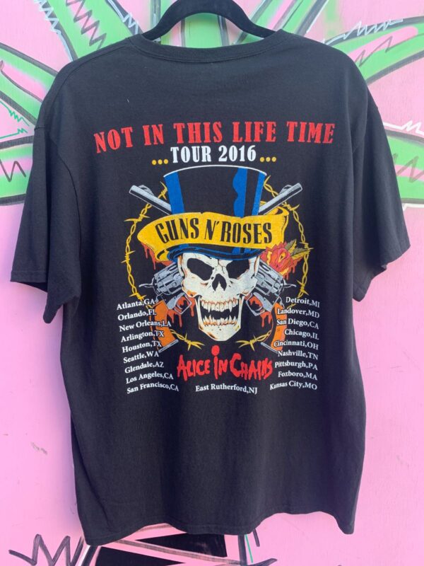 GUNS N ROSES 2016 NOT IN THIS LIFETIME TOUR GRAPHIC TSHIRT