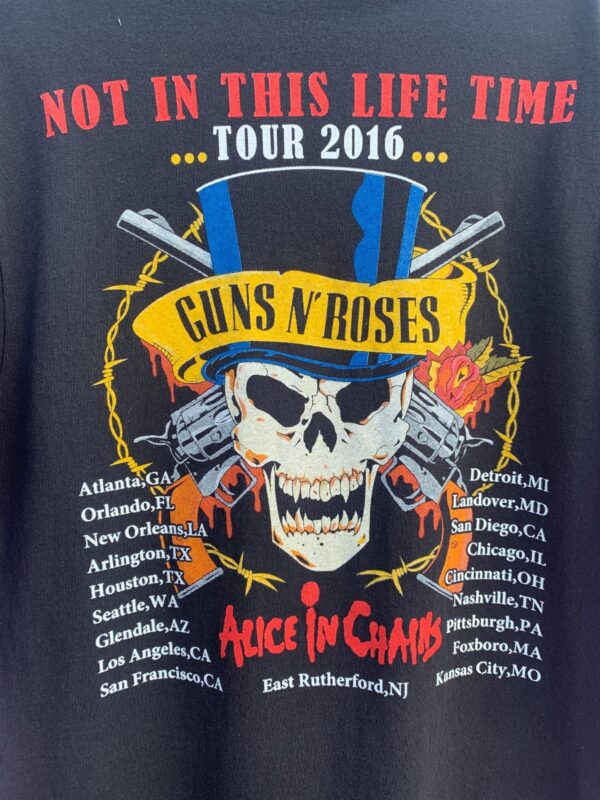 GUNS N ROSES 2016 NOT IN THIS LIFETIME TOUR GRAPHIC TSHIRT