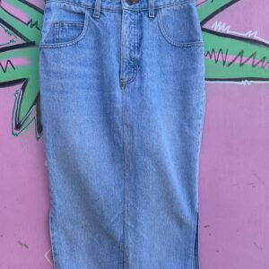 Photo detail:SO CUTE! 1990S SUPER LIGHT WASH DENIM PENCIL SKIRT - THE LONDON JEAN